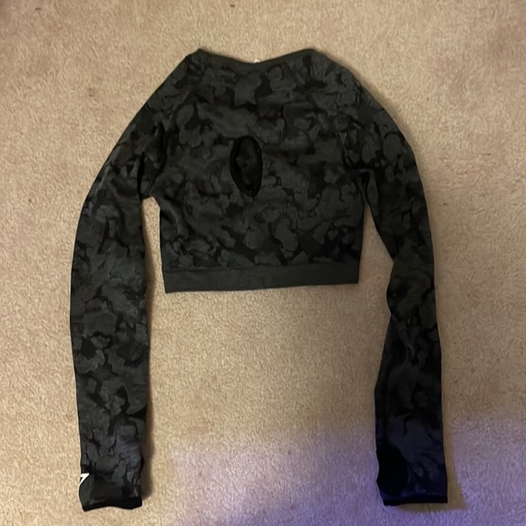 Gymshark Patterned Athletic Top - Cropped - Picture 2 of 2